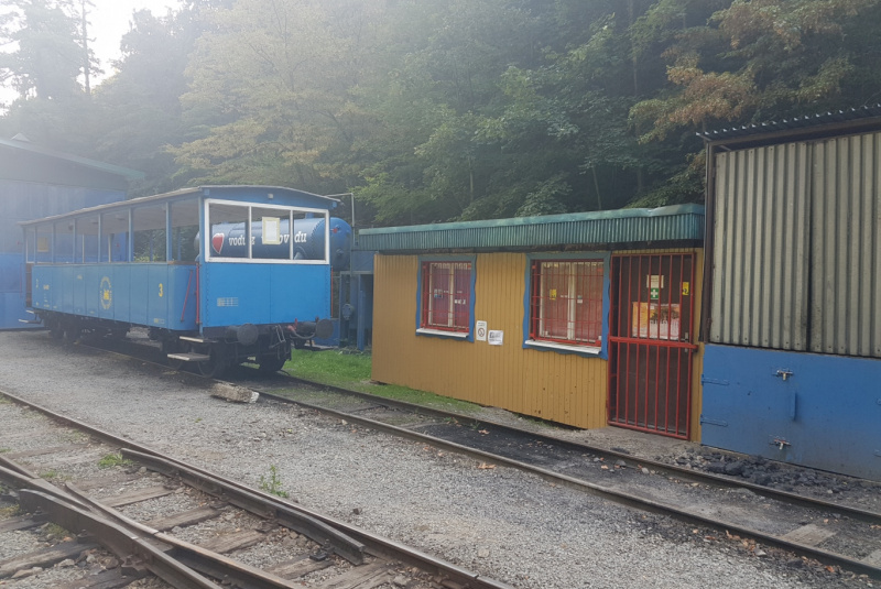  Staviame staničnú budovu