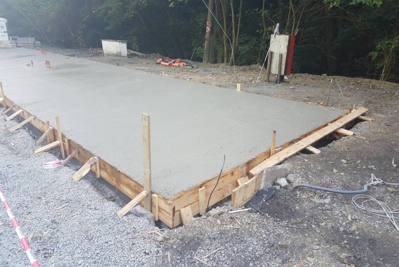  Staviame staničnú budovu