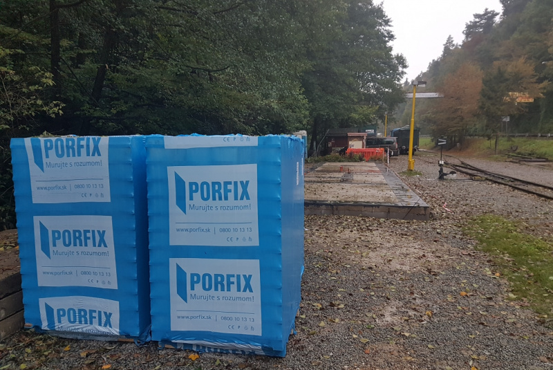  Staviame staničnú budovu