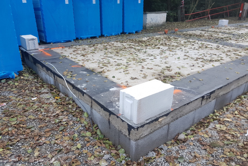  Staviame staničnú budovu