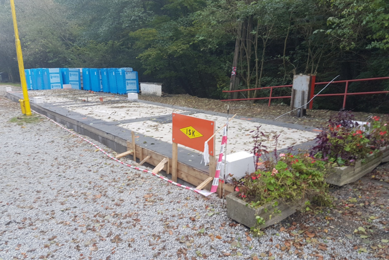  Staviame staničnú budovu