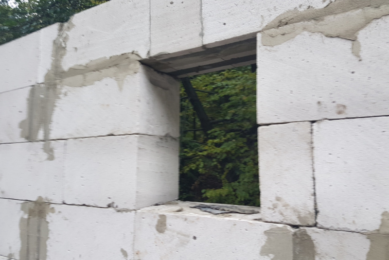  Staviame staničnú budovu