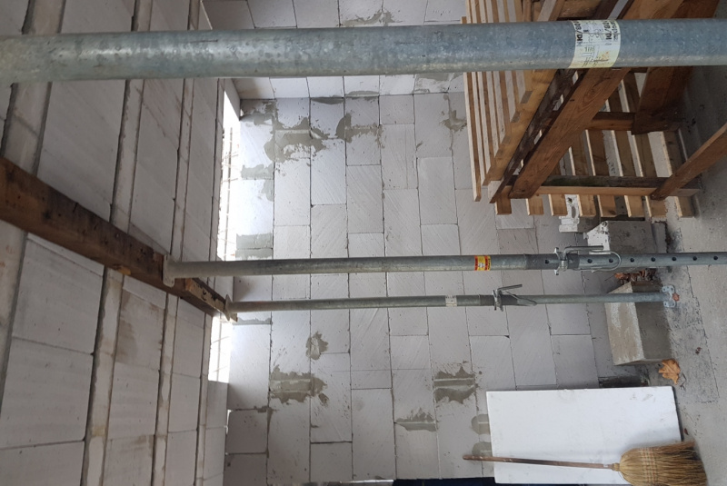  Staviame staničnú budovu