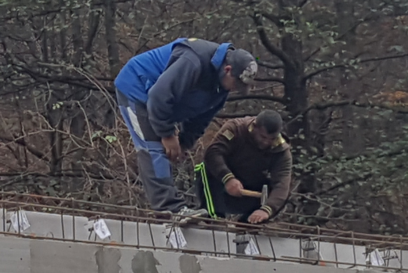  Staviame staničnú budovu