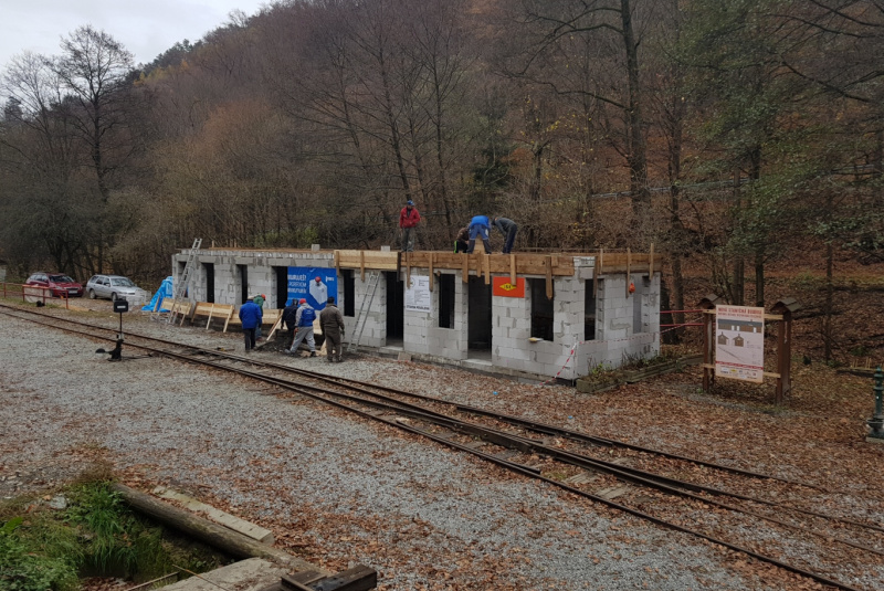  Staviame staničnú budovu