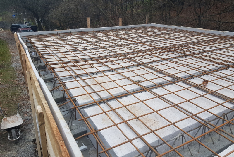  Staviame staničnú budovu