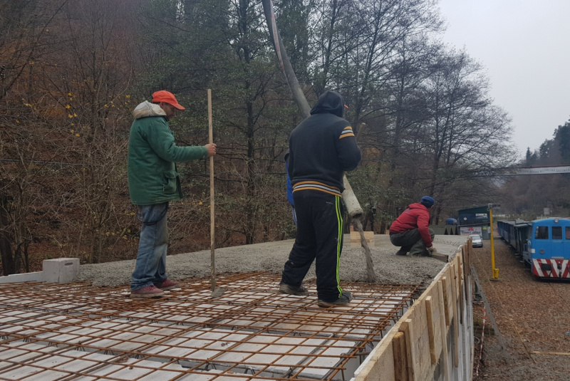  Staviame staničnú budovu