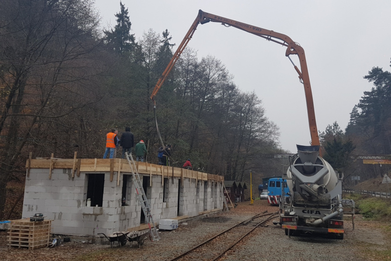  Staviame staničnú budovu