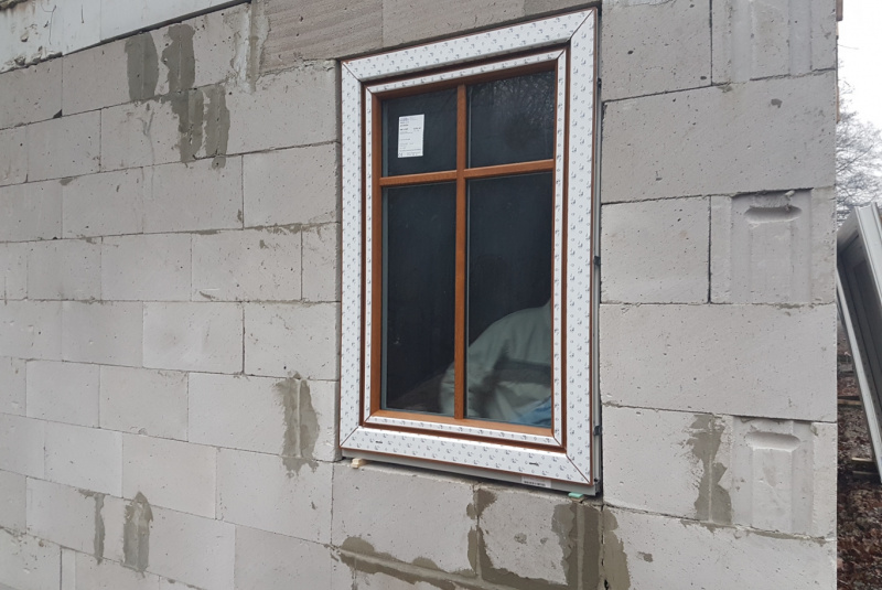  Staviame staničnú budovu