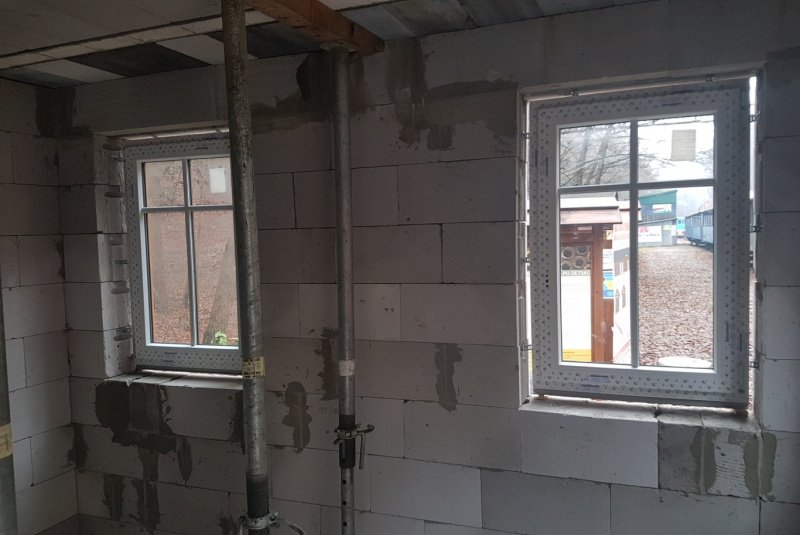  Staviame staničnú budovu