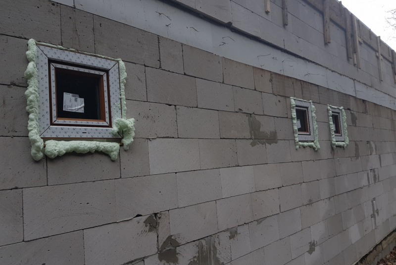  Staviame staničnú budovu