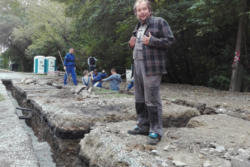 Staviame staničnú budovu Staviame staničnú budovu