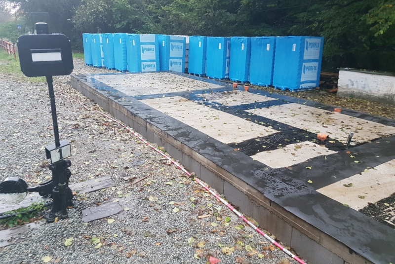 Staviame staničnú budovu Staviame staničnú budovu