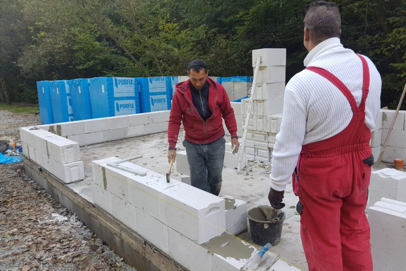 Staviame staničnú budovu Staviame staničnú budovu