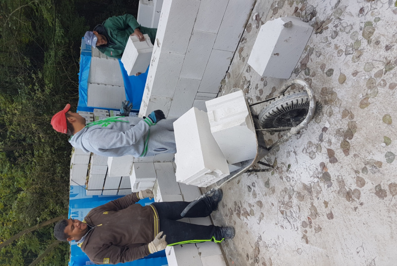 Staviame staničnú budovu Staviame staničnú budovu