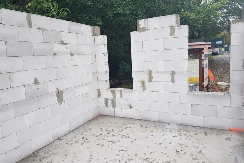 Staviame staničnú budovu Staviame staničnú budovu