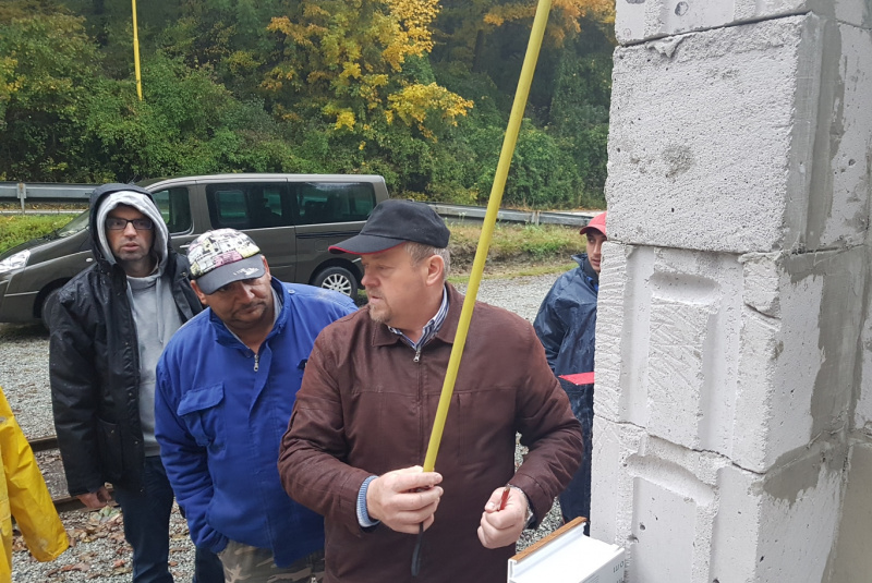 Staviame staničnú budovu Staviame staničnú budovu