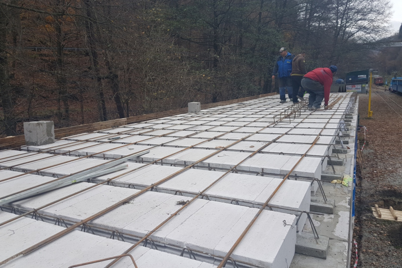 Staviame staničnú budovu Staviame staničnú budovu