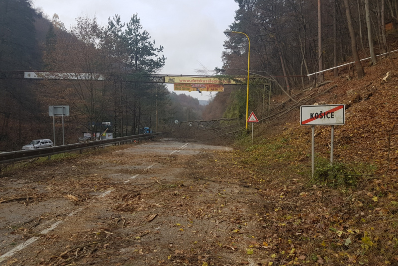 Staviame staničnú budovu Staviame staničnú budovu