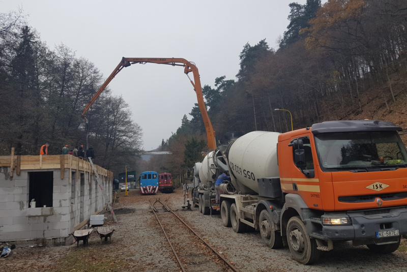 Staviame staničnú budovu Staviame staničnú budovu