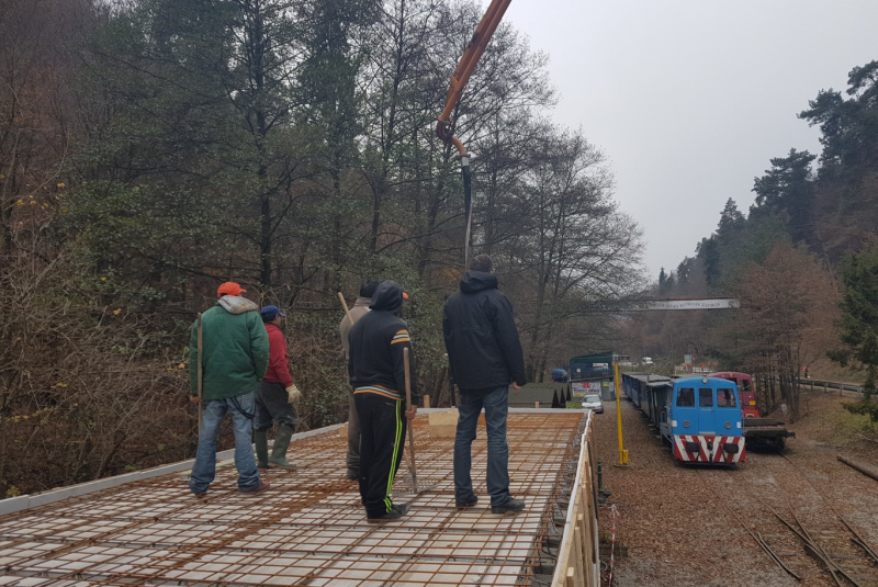 Staviame staničnú budovu Staviame staničnú budovu