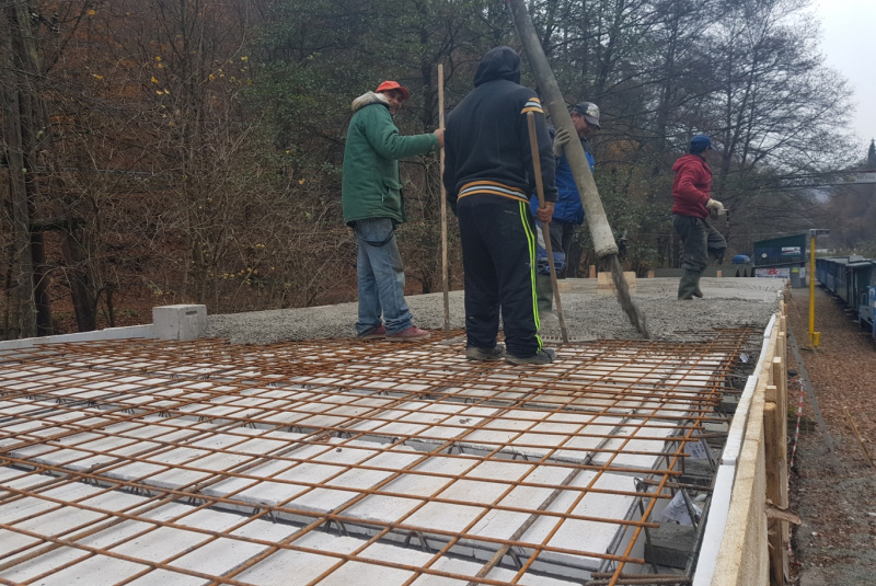 Staviame staničnú budovu Staviame staničnú budovu