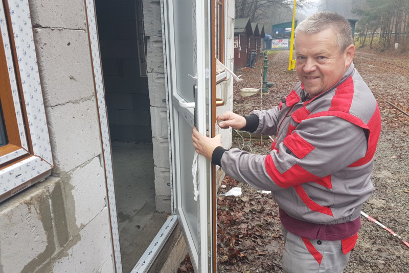 Staviame staničnú budovu Staviame staničnú budovu