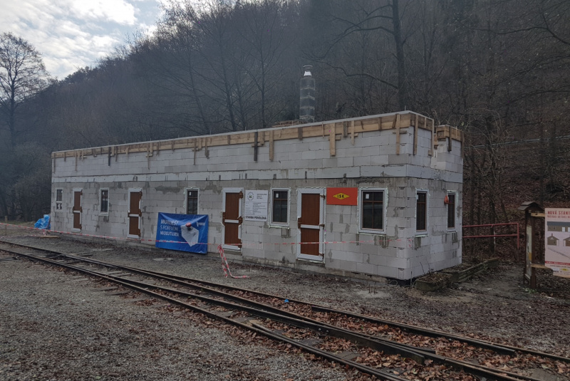 Staviame staničnú budovu Staviame staničnú budovu