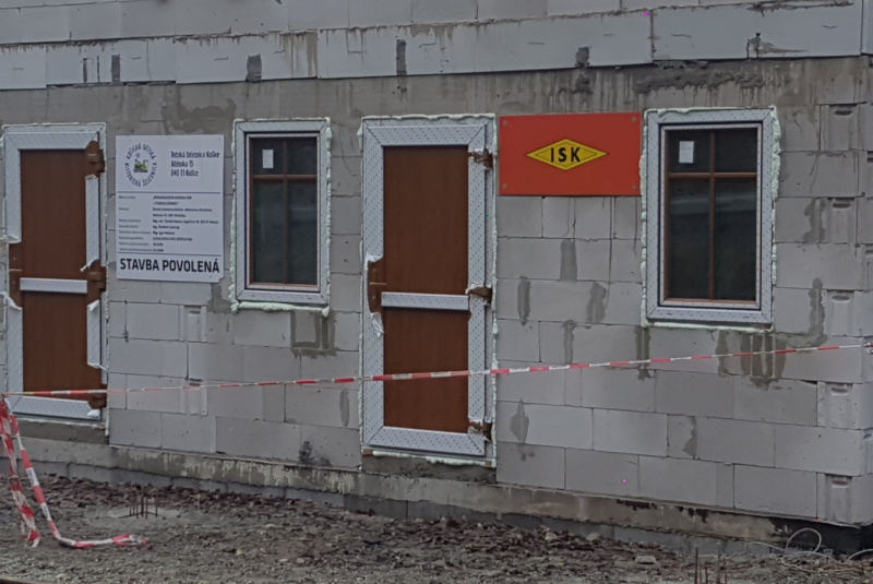 Staviame staničnú budovu Staviame staničnú budovu