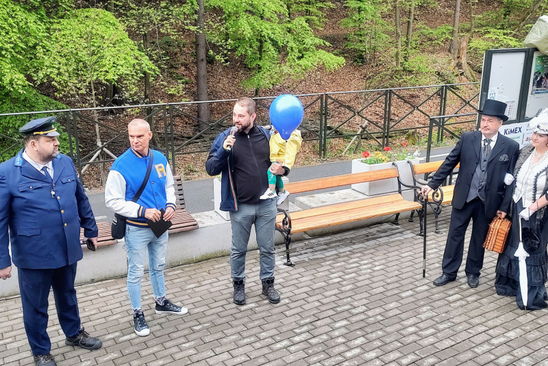  Slávnostné otvorenie s prepadom vlaku