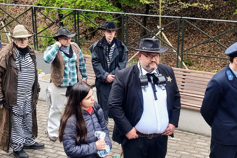  Slávnostné otvorenie s prepadom vlaku