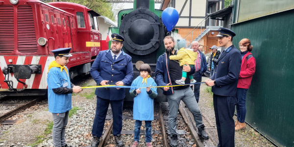 Slávnostné otvorenie s prepadom vlaku