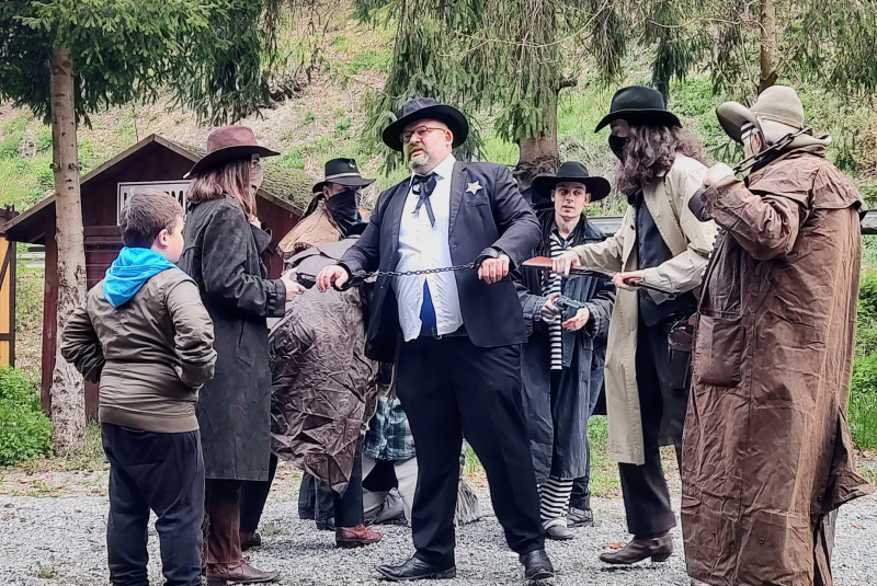  Slávnostné otvorenie s prepadom vlaku