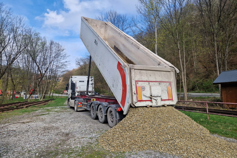 Spoločnosť Carmeuse nám darovala štrk Spoločnosť Carmeuse nám darovala štrk