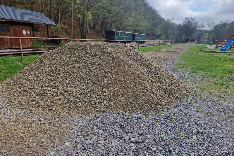 Spoločnosť Carmeuse nám darovala štrk Spoločnosť Carmeuse nám darovala štrk