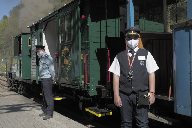 Otvorenie sezóny - symbolický prázdny vlak počas korony Otvorenie sezóny - symbolický prázdny vlak počas korony