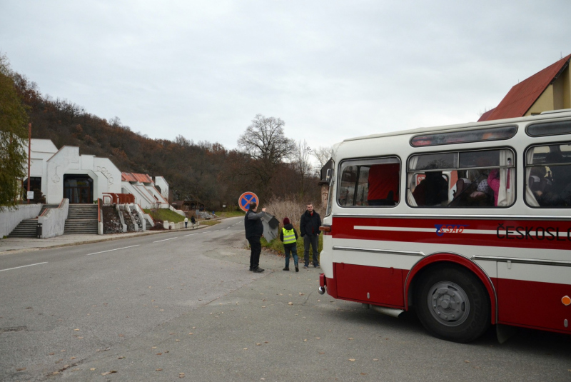 Vlakom za UNESCOM - Vlakom a retrobusom do Domice 17.11.2017