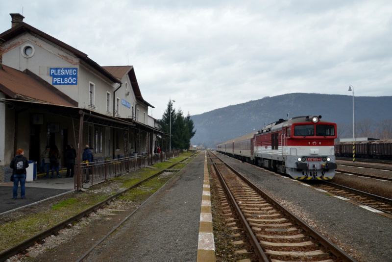 Vlakom za UNESCOM - Vlakom a retrobusom do Domice 17.11.2017 Vlakom za UNESCOM - Vlakom a retrobusom do Domice 17.11.2017
