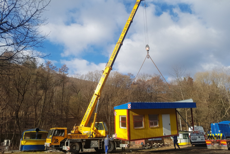 Nová staničná budova na Alpinke Nová staničná budova na Alpinke