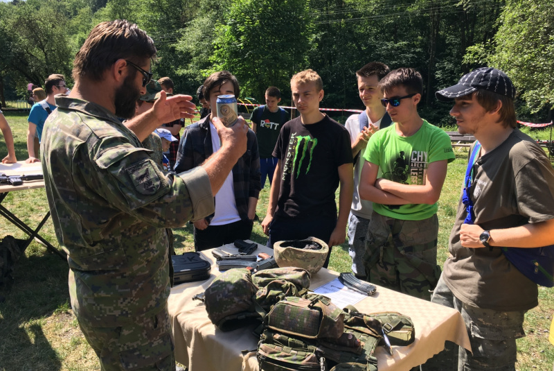 Vojaci na Detskej železnici Vojaci na Detskej železnici