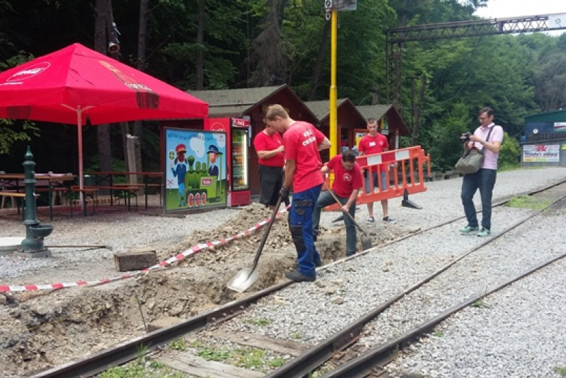 Výstavba nového nástupišťa Výstavba nového nástupišťa