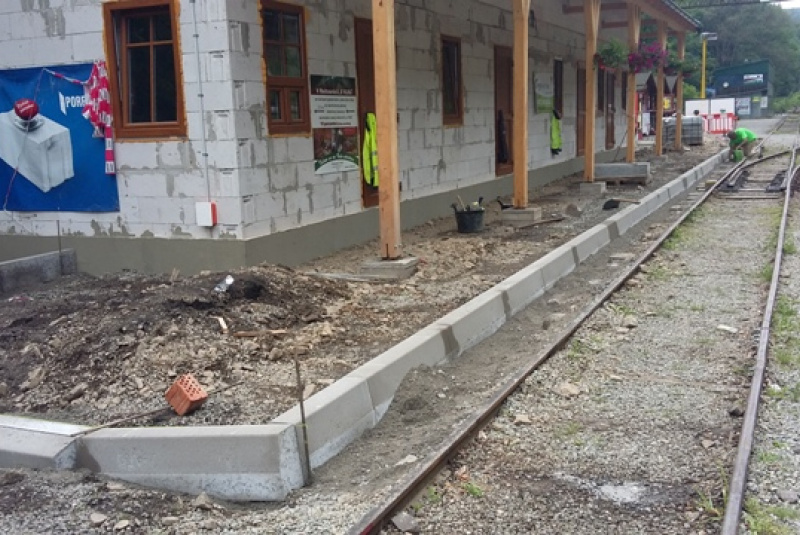 Výstavba nového nástupišťa Výstavba nového nástupišťa