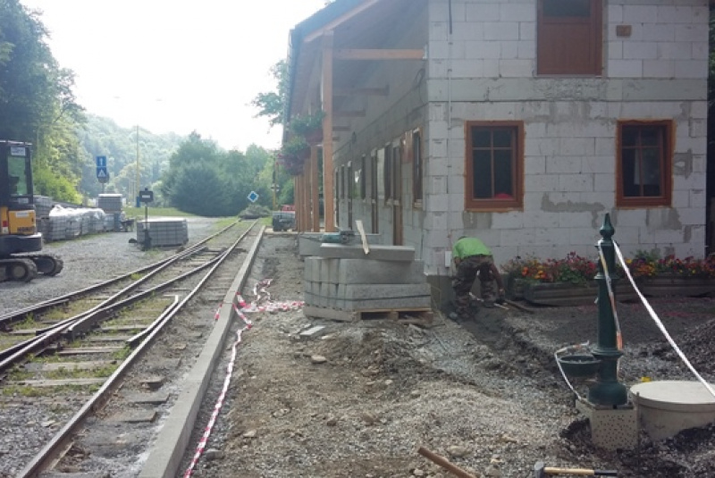 Výstavba nového nástupišťa Výstavba nového nástupišťa