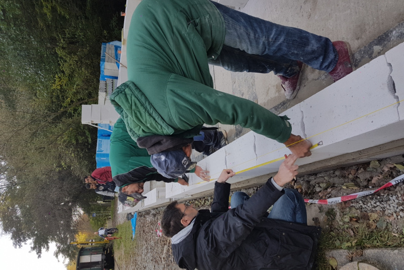 Staviame staničnú budovu Staviame staničnú budovu