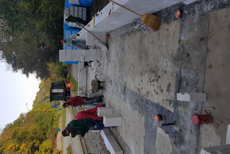 Staviame staničnú budovu Staviame staničnú budovu