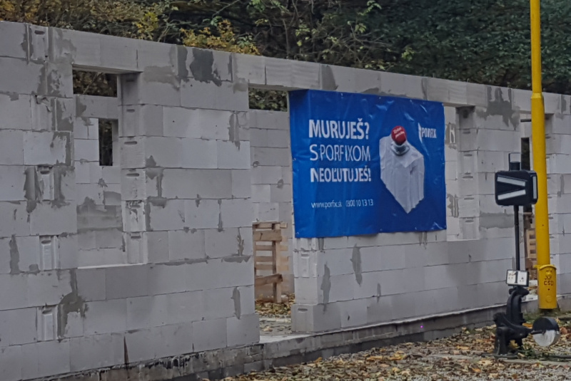 Staviame staničnú budovu Staviame staničnú budovu