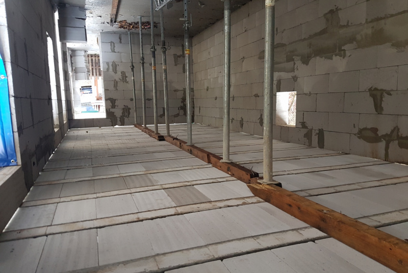 Staviame staničnú budovu Staviame staničnú budovu