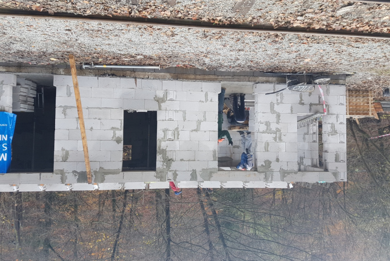 Staviame staničnú budovu Staviame staničnú budovu