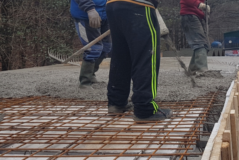 Staviame staničnú budovu Staviame staničnú budovu