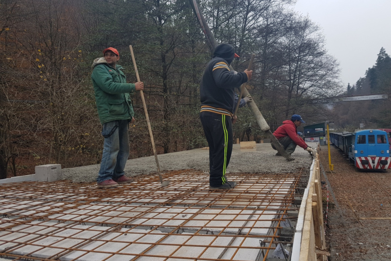 Staviame staničnú budovu Staviame staničnú budovu